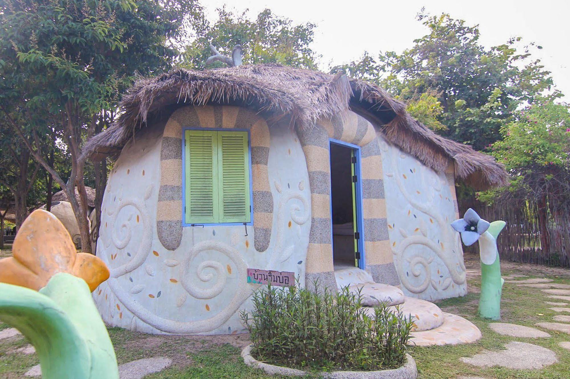 Hotel Naidee Sculptured Huts HHQ Exterior foto